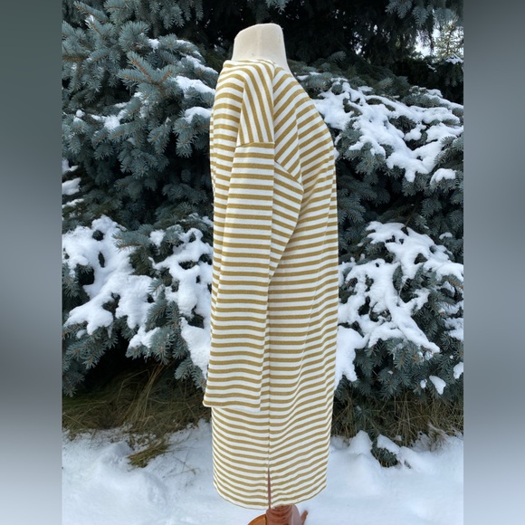 Vintage made in USA gold and white striped  oversized, long cardigan size medium - Picture 3 of 6